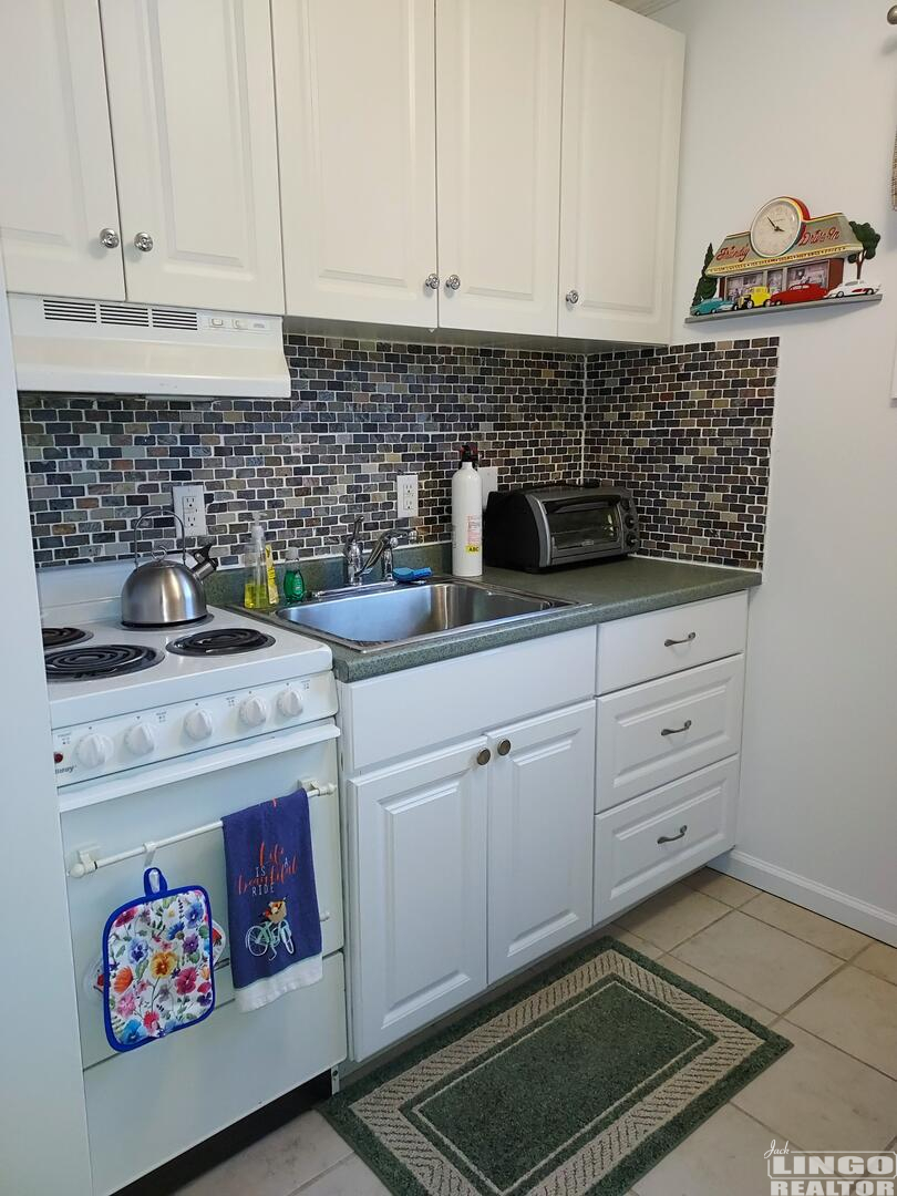 kitchen[1] 12 WILMINGTON AVENUE #5  Rental Property